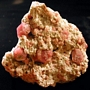 Granate rosado en matriz